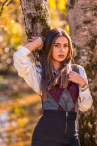 Younger Women are Embracing the Fall Colors for Fall Fashion 2025 Younger Women are Embracing the Fall Colors for Fall Fashion 2025